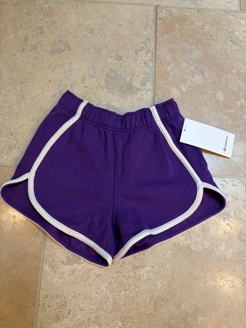 Lululemon women’s scuba MR Oversized Shorts 3”